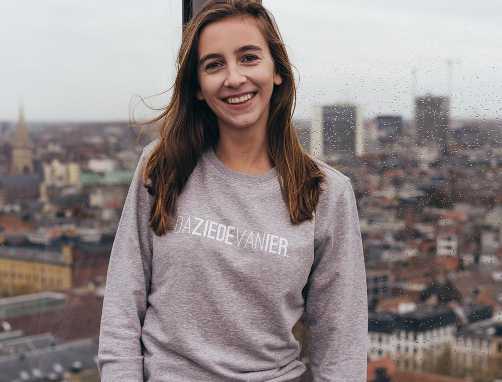 DAZIEDEVANIER. Grijze trui unisex