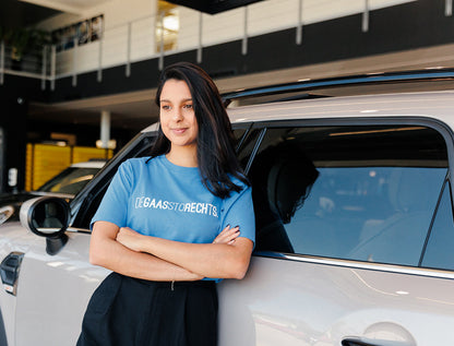 Blauwe T-shirt met opdruk DEGAASSTORECHTS.
