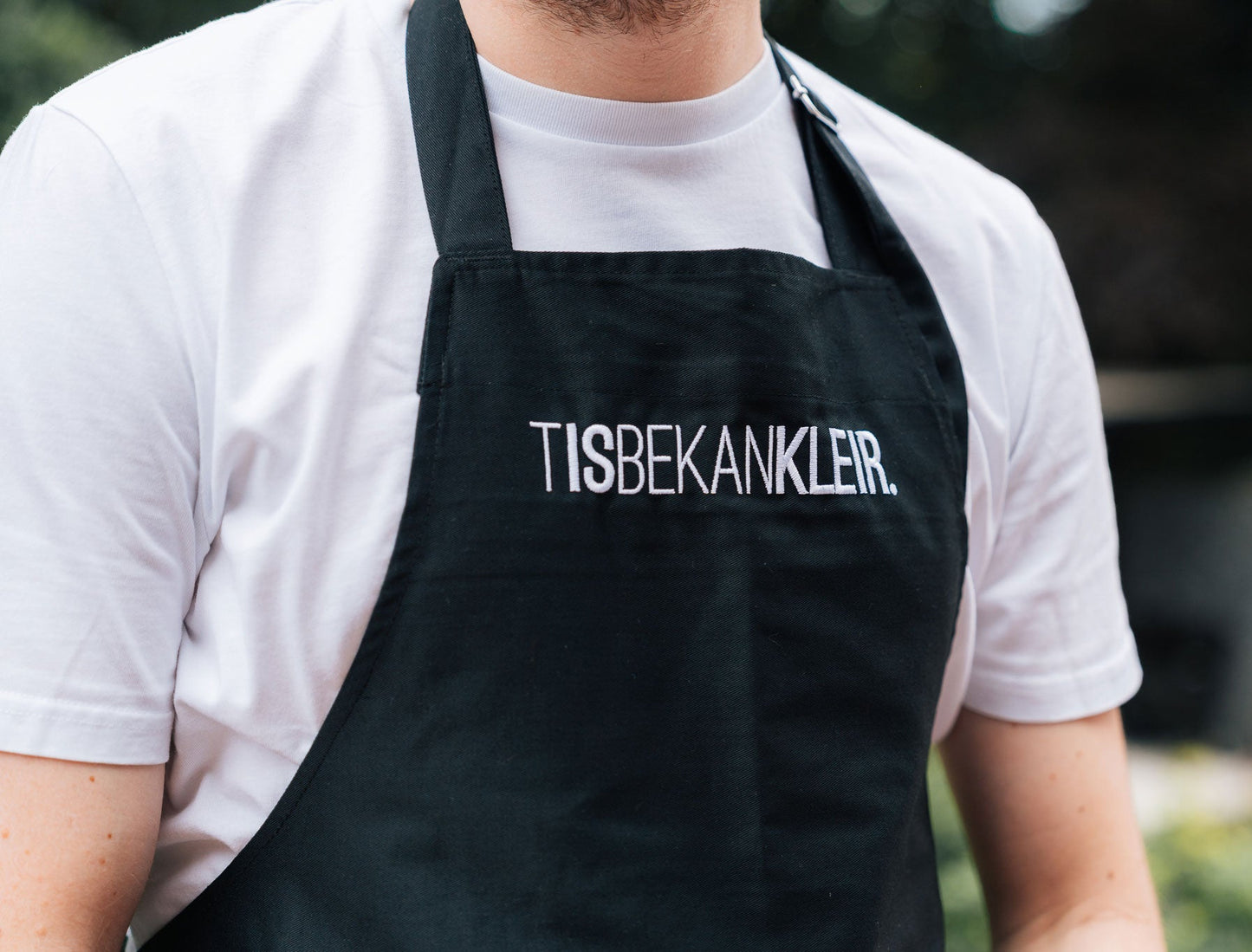 BBQ-schort • Keukenschort • TISBEKANKLEIR. • Zwart