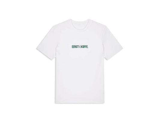 Witte T-shirt met opdruk EERSTNEKOFFE. in 't groen.