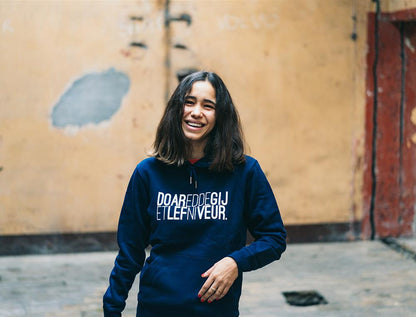 Blauwe hoodie met opdruk DOAREDDEGIJETLEFNIVEUR