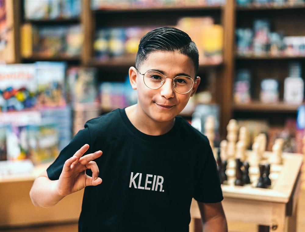 Zwarte T-shirt met opdruk KLEIR.
