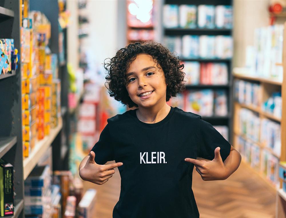 Zwarte T-shirt met opdruk KLEIR.