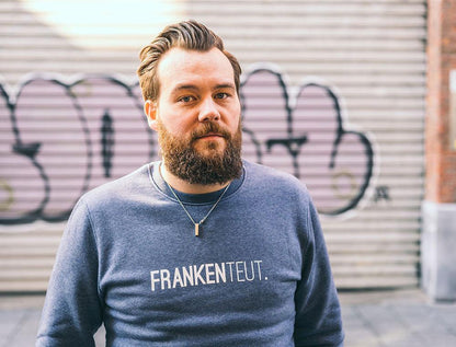 Man met trui met opdruk FRANKENTEUT.