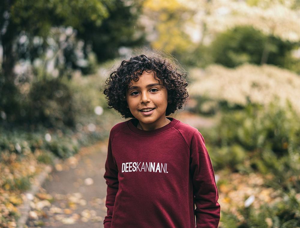 Bordeaux trui met opdruk DEESKANNANI