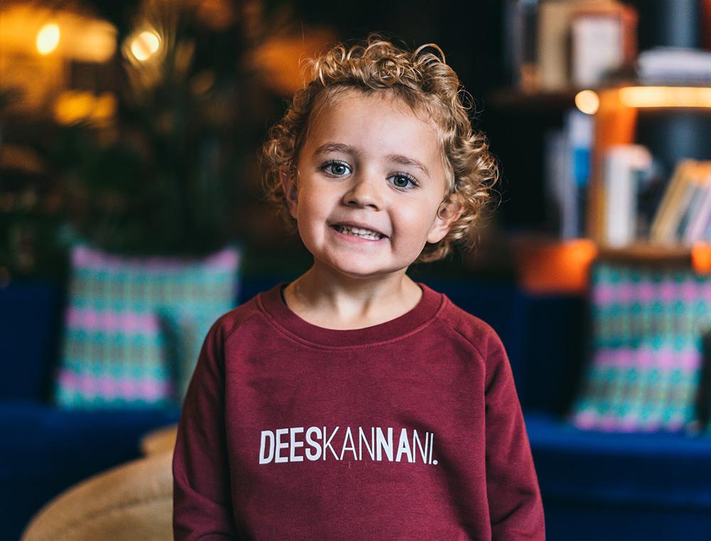Bordeaux trui met opdruk DEESKANNANI