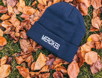 Blauwe muts met opdruk MERCIKES.