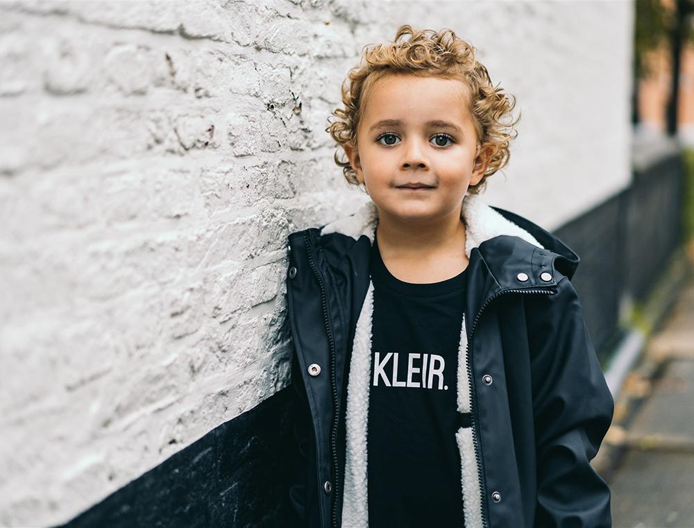 Zwarte T-shirt met opdruk KLEIR.
