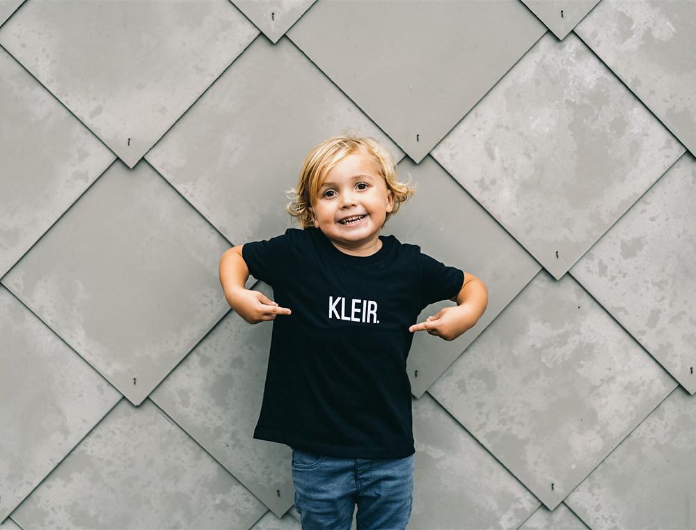 Zwarte T-shirt met opdruk KLEIR.