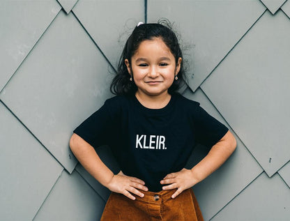 Zwarte T-shirt met opdruk KLEIR.