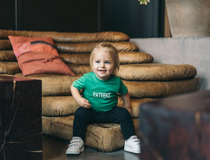 Groene T-shirt met opdruk PATEEKE.
