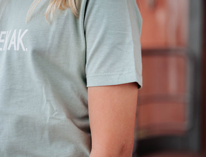 Close-up van de mouw van een kinder T-shirt.