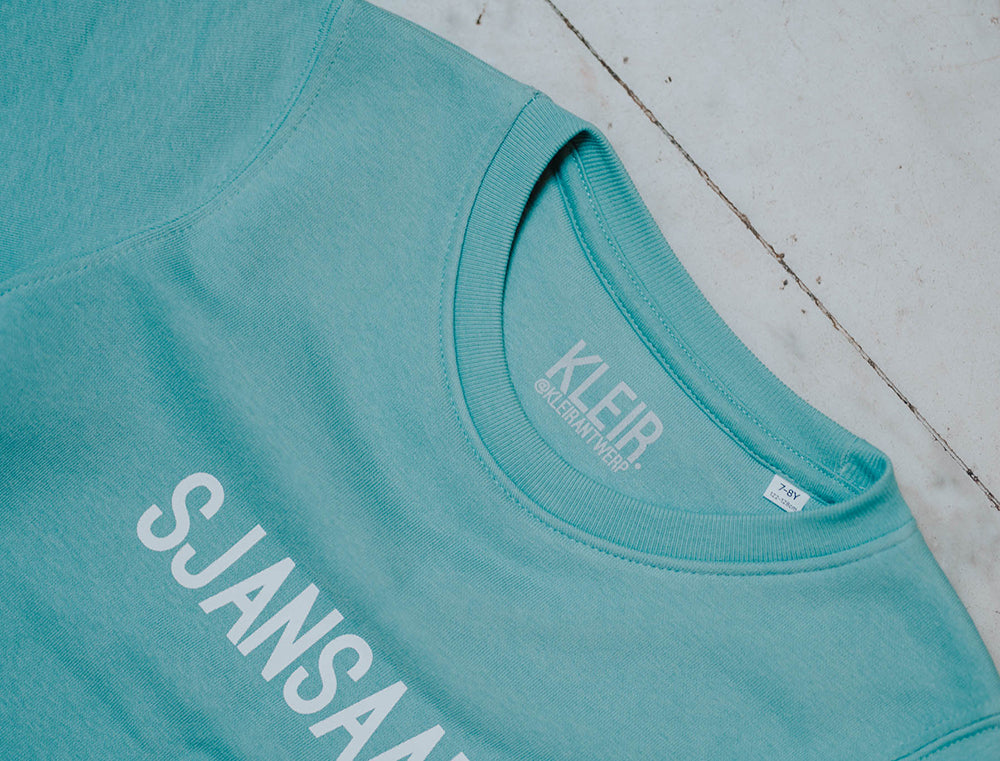Close-up van een blauw-groene trui.