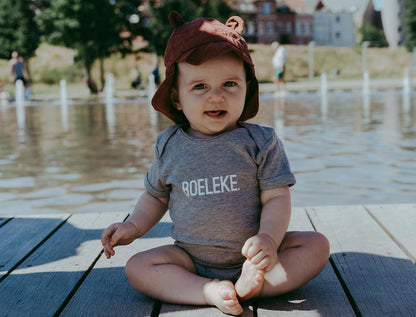 BOELEKE. grijs rompertje body baby's kruippakje KLEIR.