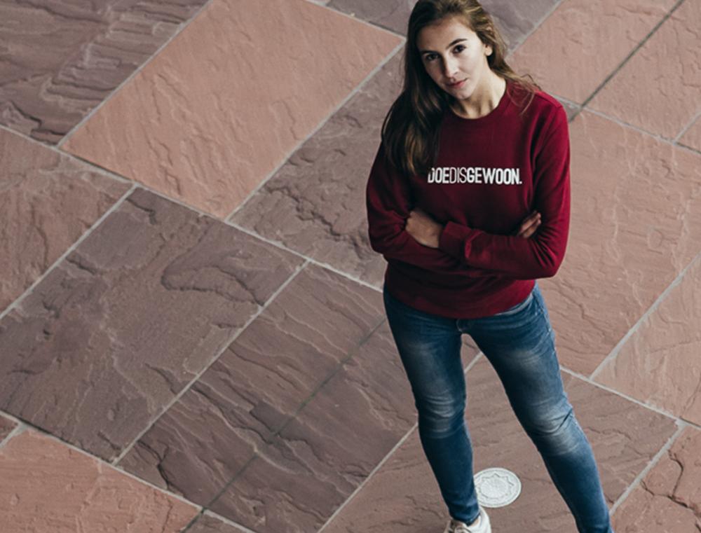 DOEDISGEWOON. trui bordeaux unisex