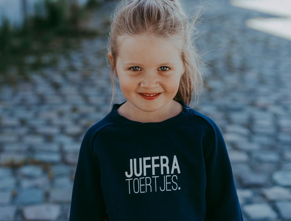 JUFFRA TOERTJES. Blauwe trui kinderen KLEIR.