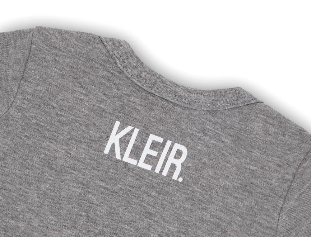 Achterkant van grijs PATEEKE. rompertje voor baby's van KLEIR.